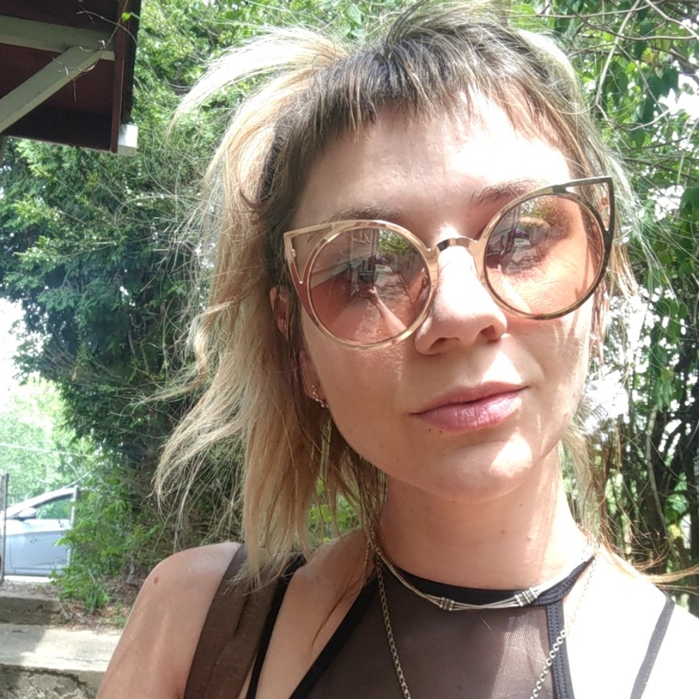 Meet your Posher, Lizzie